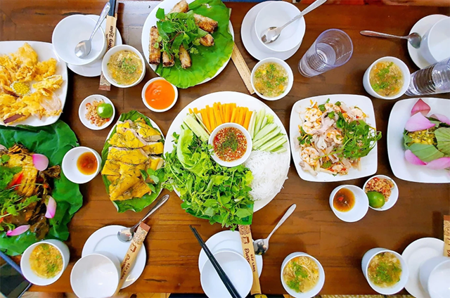 Mơ thấy ăn cỗ ở đám cưới thường mang đến những điềm báo tốt lành Mơ thấy ăn cỗ ở đám cưới thường mang đến những điềm báo tốt lành