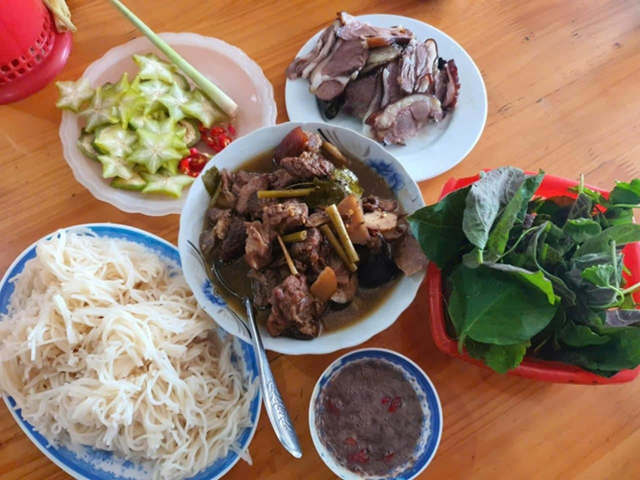Mơ thấy hàng xóm ăn thịt chó Mơ thấy hàng xóm ăn thịt chó
