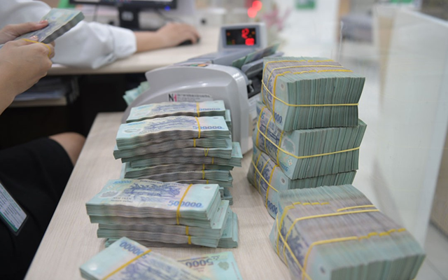 Bạn cần cẩn trọng hơn khi mơ cho mượn tiền giả