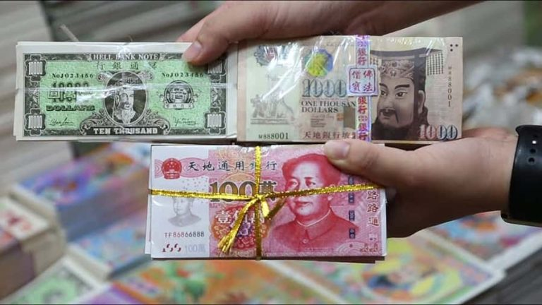 Mơ thấy tiền âm phủ người khác cho