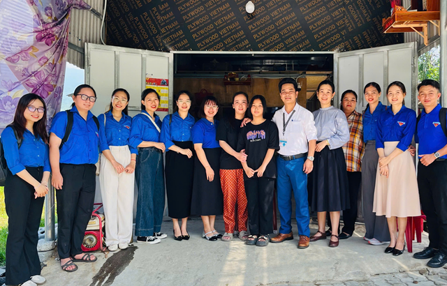 Mơ thấy đi thăm thầy cô Mơ thấy đi thăm thầy cô